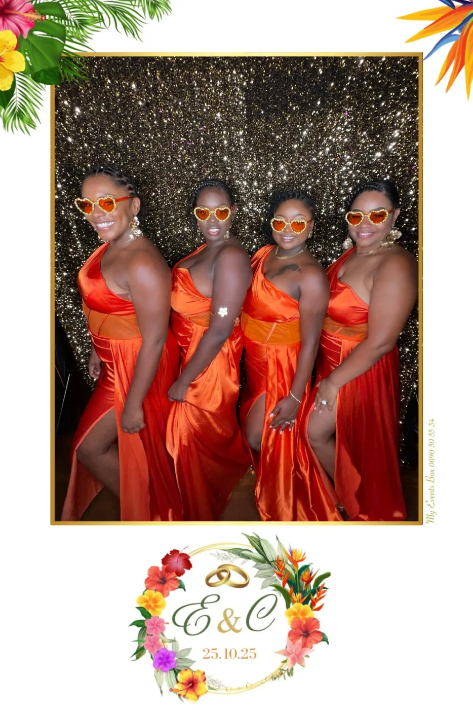Tirage de mariage vertical à l'habillage tropical, hibiscus et oiseaux de paradis : quatre demoiselles d'honneur en robes satinées orange posent avec des lunettes en cœur devant un fond à paillettes